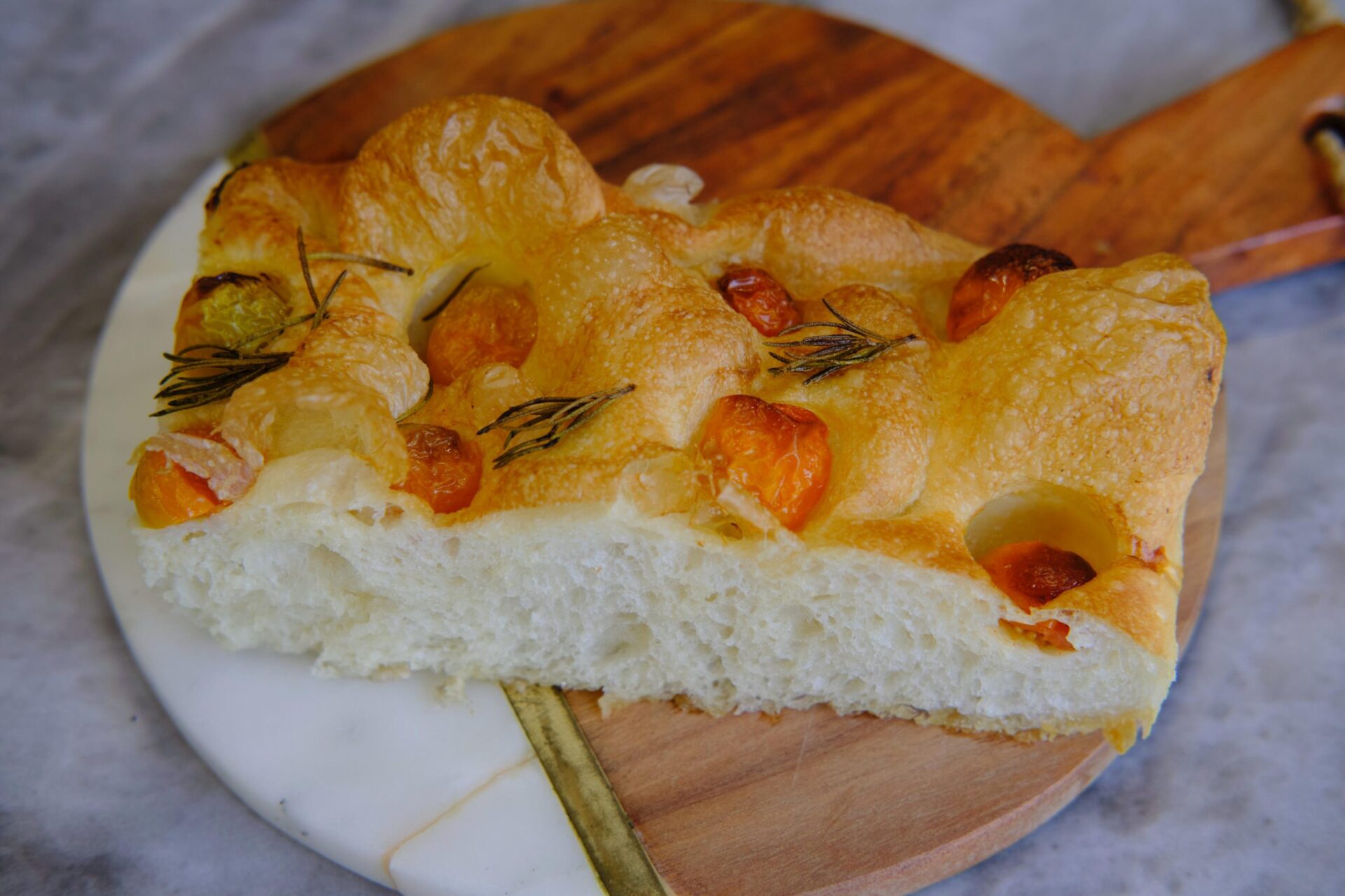 Focaccia Tomate y Romero x Und
